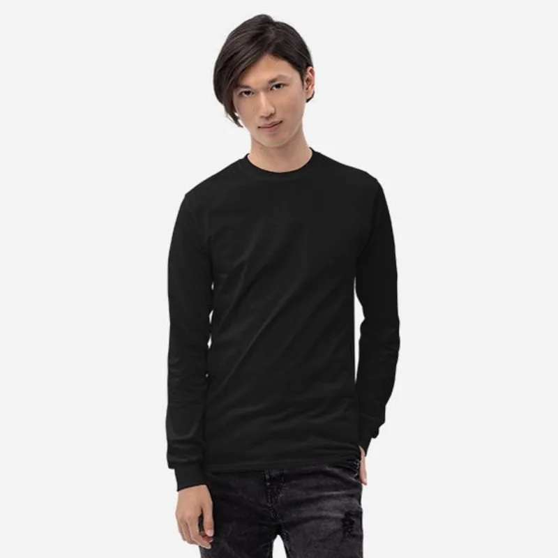 3D long sleeve mockup: a man in a black long sleeve t-shirt